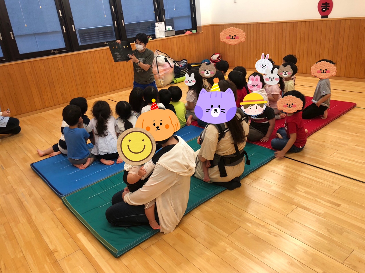 未入園0歳児との交流：ばら組・ひまわり組（4・5歳児）