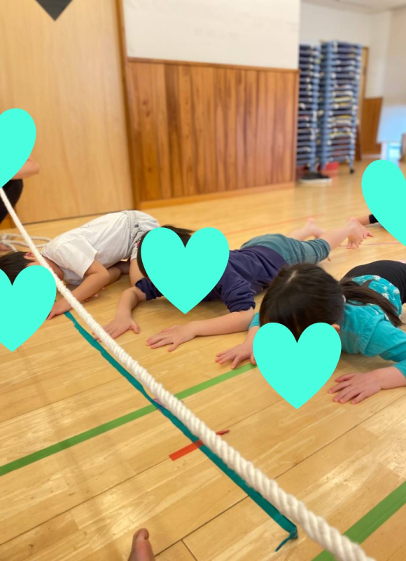 跳んでくぐって伏せて