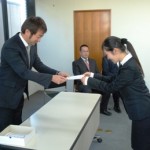 中正代表より内定証書を授与